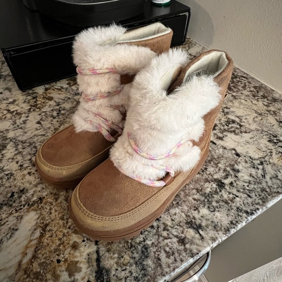 Toddler Shoe Lot - Picture 5 of 6